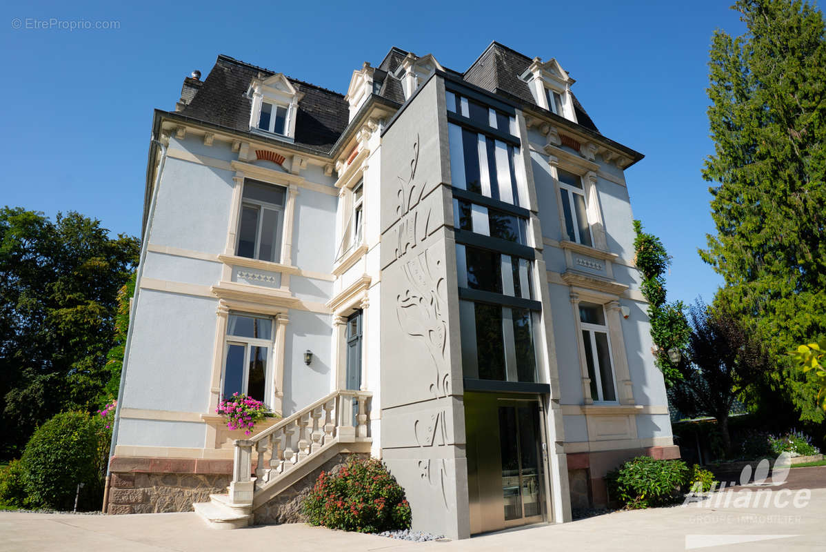 Maison à ROUGEMONT-LE-CHATEAU