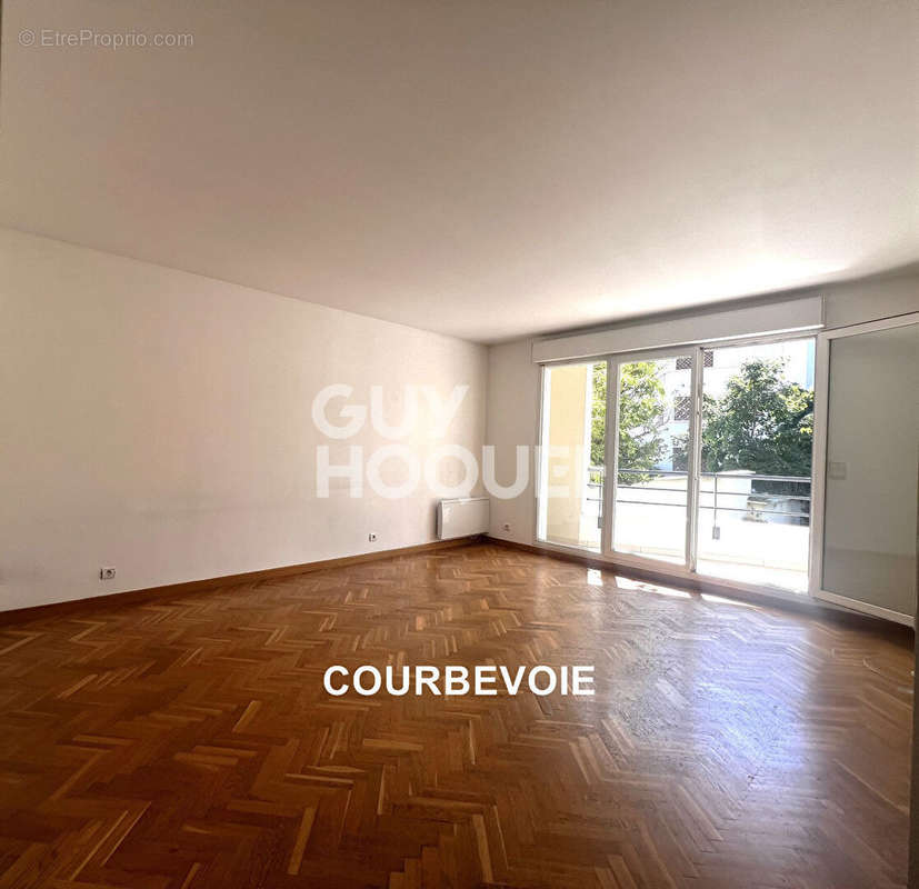 Appartement à COURBEVOIE