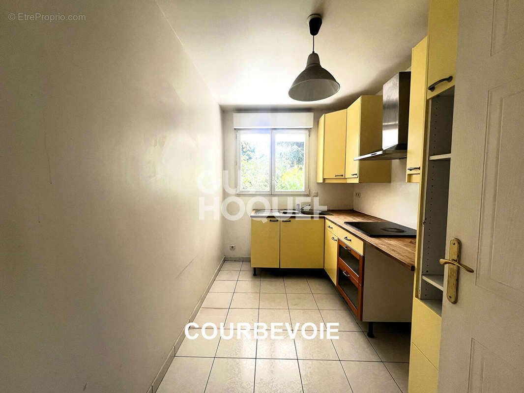 Appartement à COURBEVOIE