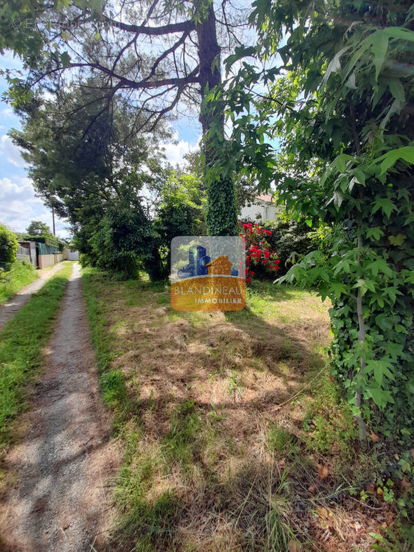 Terrain à BOUGUENAIS