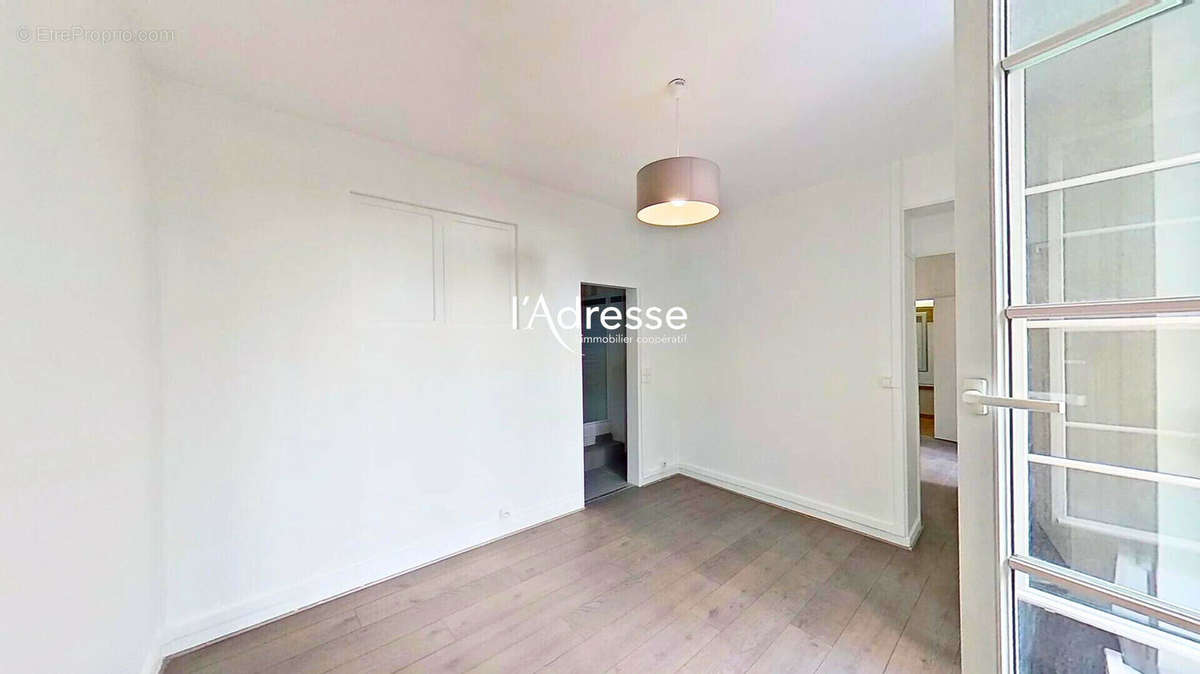 Appartement à PARIS-7E