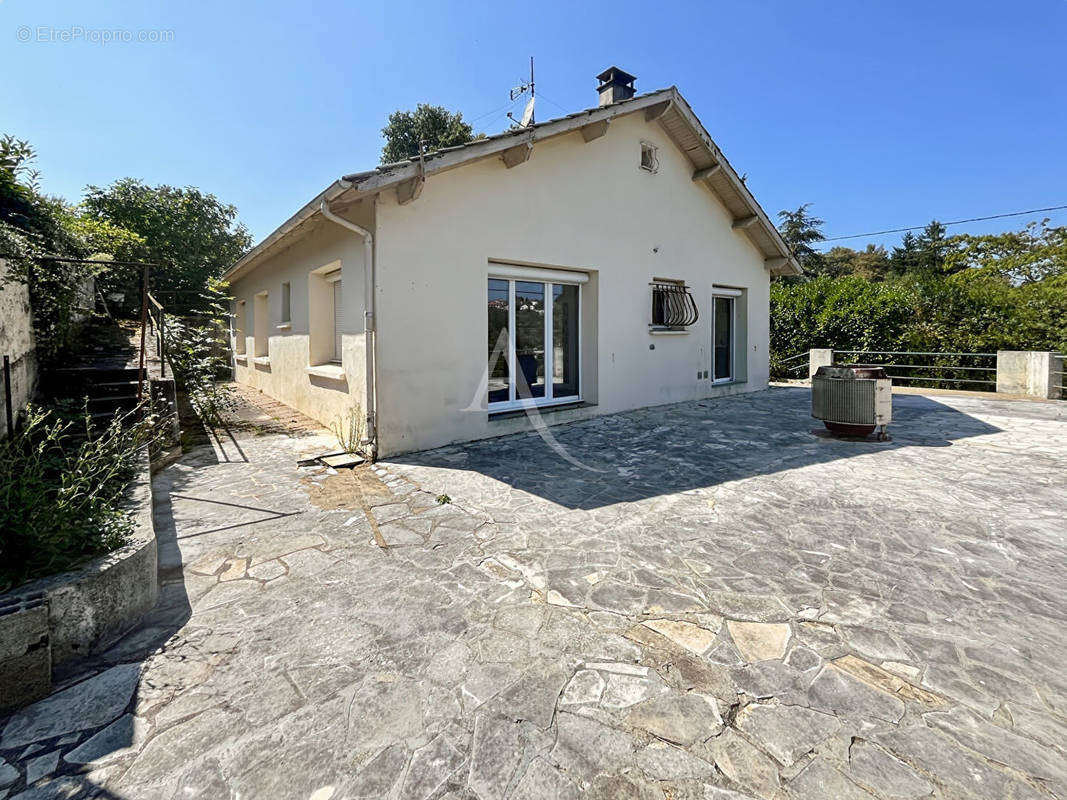 Maison à PUY-L&#039;EVEQUE