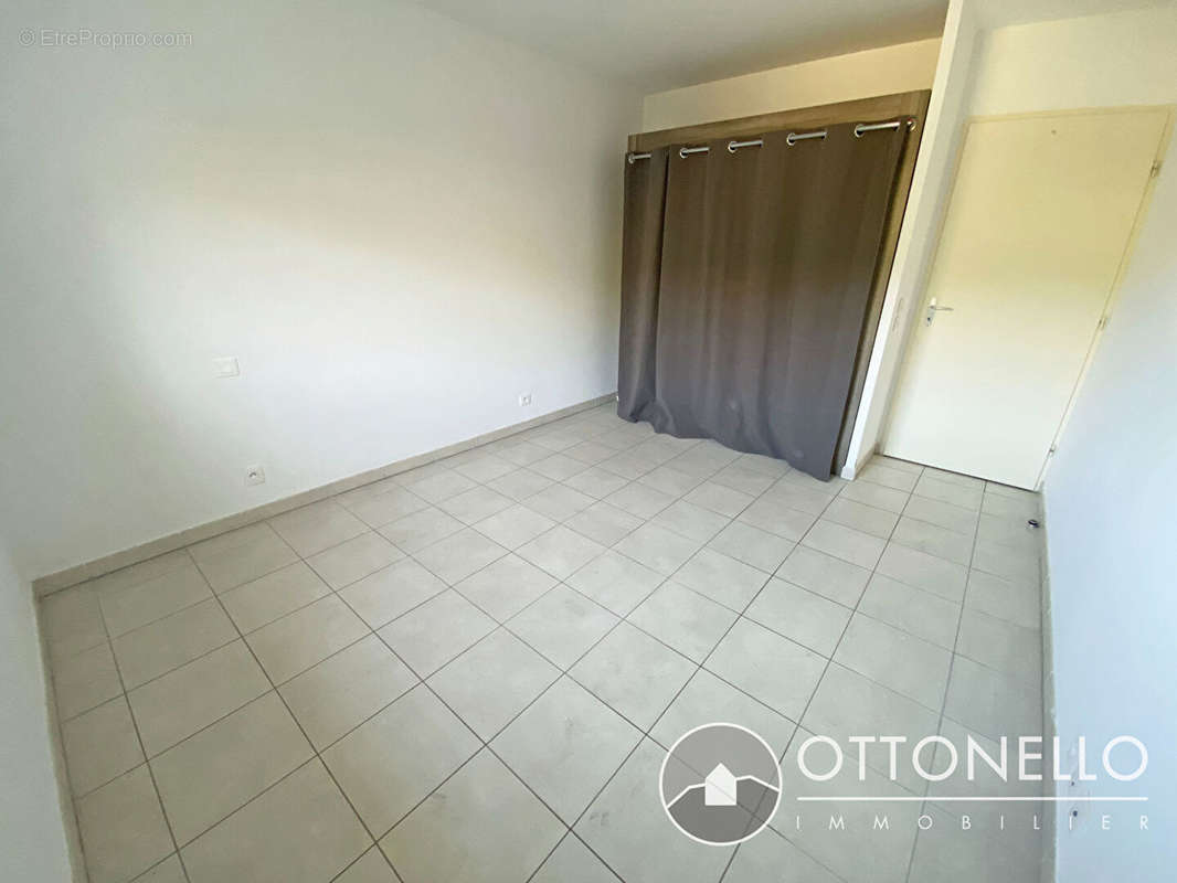 Appartement à ROQUEBRUNE-SUR-ARGENS