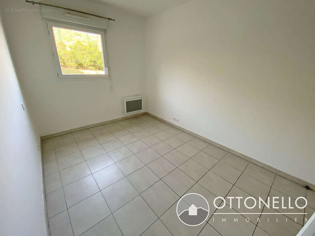 Appartement à ROQUEBRUNE-SUR-ARGENS