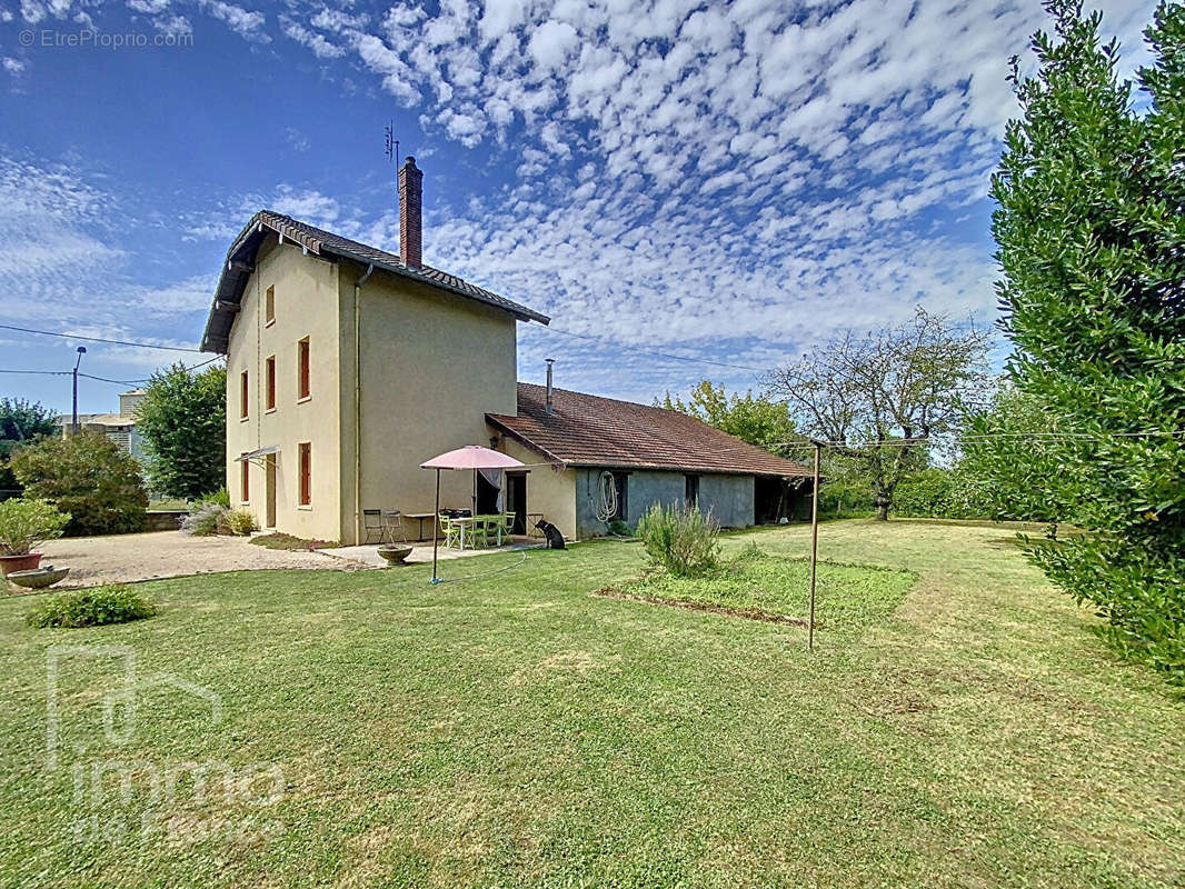 Maison à SAINT-JULIEN-SUR-REYSSOUZE