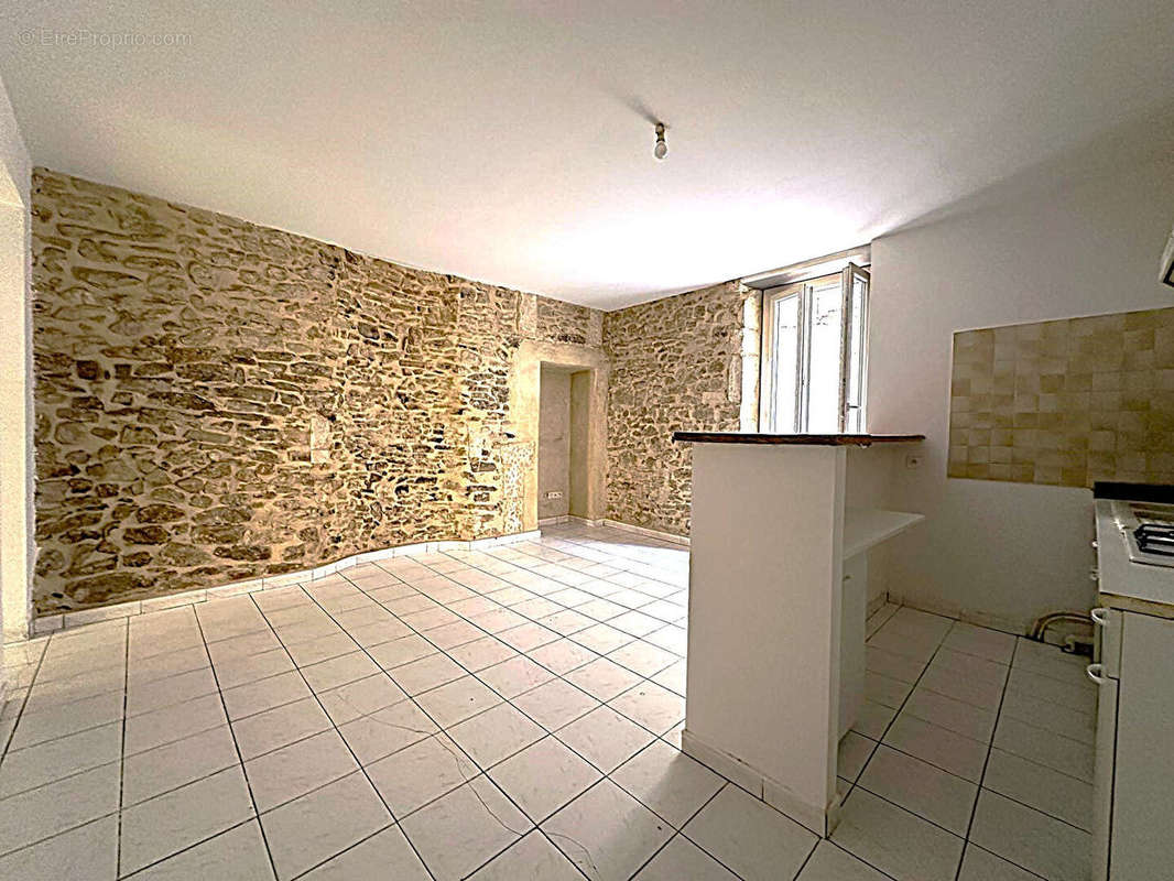 Appartement à BAGNOLS-SUR-CEZE