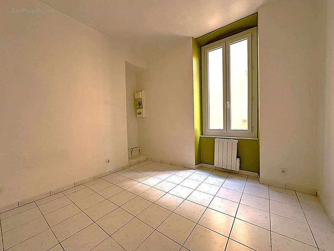 Appartement à BAGNOLS-SUR-CEZE