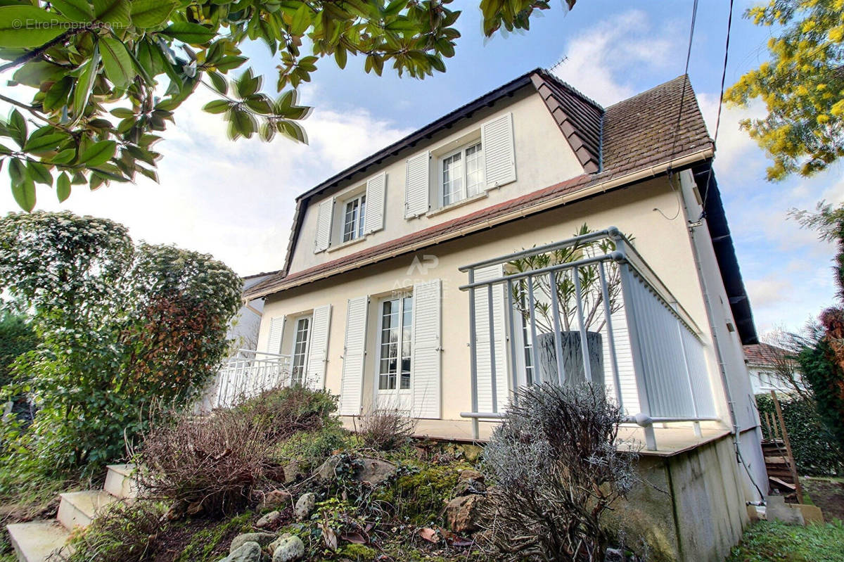 Maison à VERNEUIL-SUR-SEINE