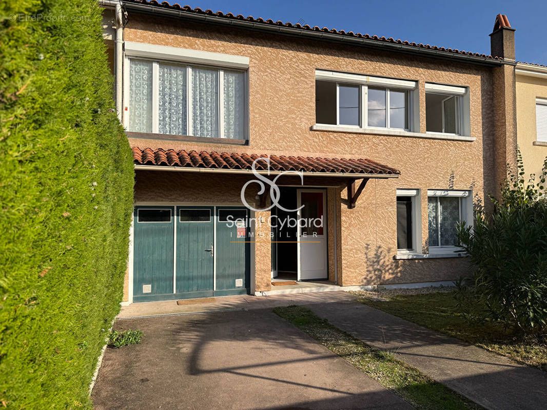 Maison à SAINT-YRIEIX-SUR-CHARENTE