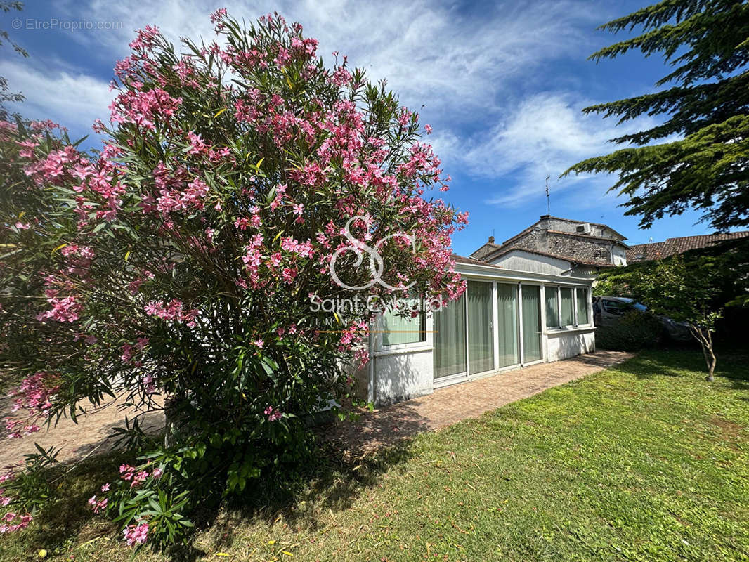 Maison à RUELLE-SUR-TOUVRE