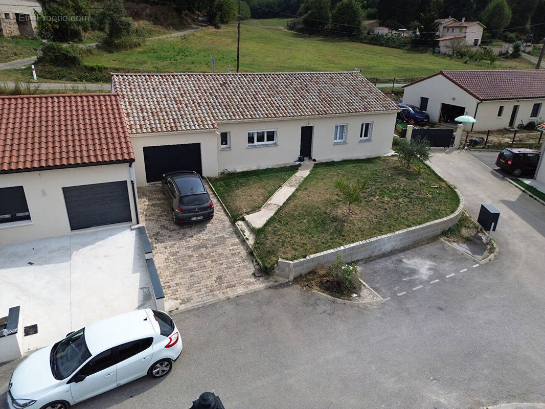 Maison à SAINT-BARTHELEMY-DE-VALS