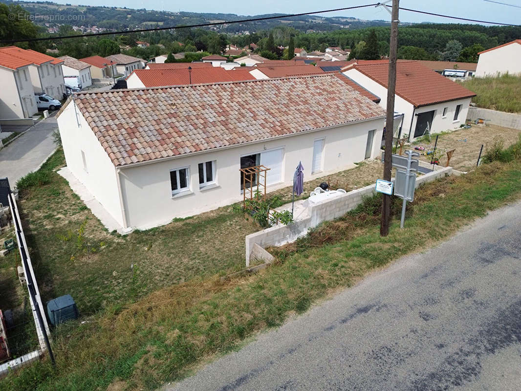 Maison à SAINT-BARTHELEMY-DE-VALS