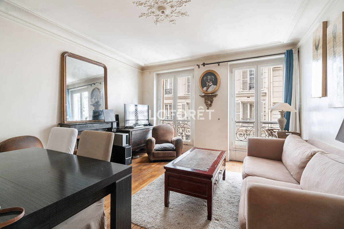 Appartement à PARIS-17E