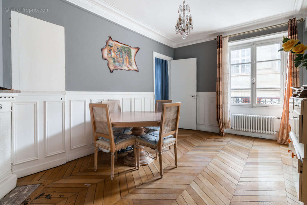 Appartement à PARIS-17E