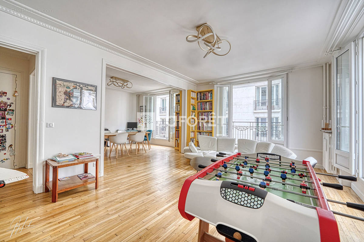 Appartement à PARIS-16E