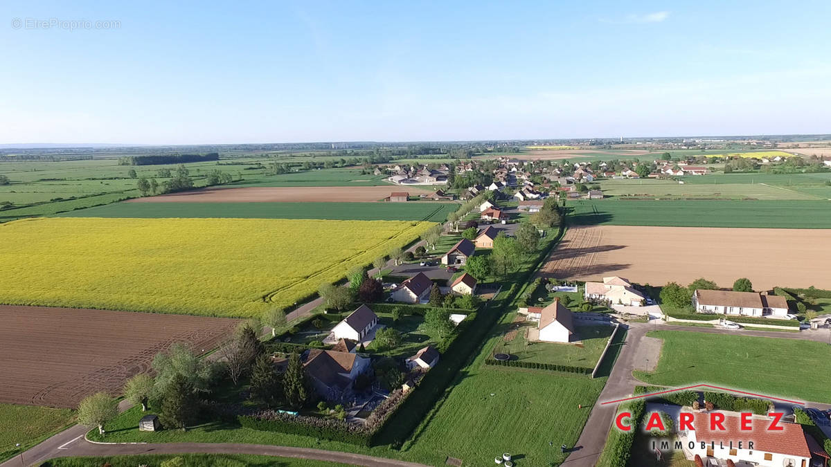 Terrain à SAINT-MAURICE-EN-RIVIERE