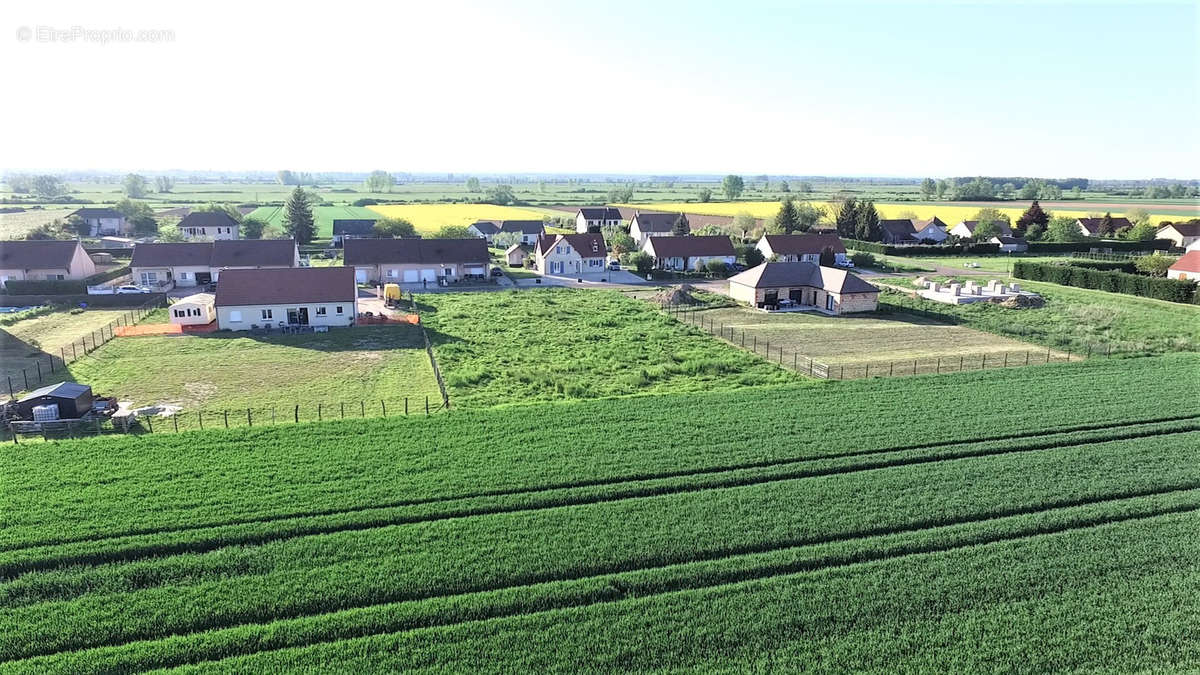 Terrain à SAINT-MAURICE-EN-RIVIERE