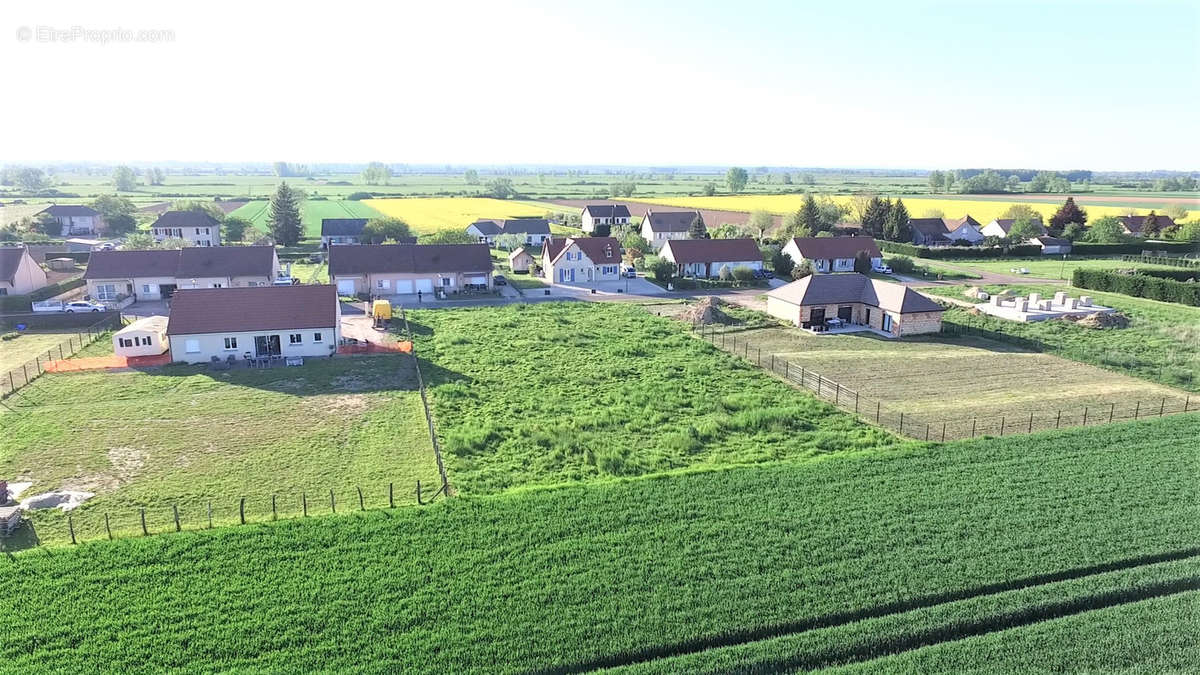 Terrain à SAINT-MAURICE-EN-RIVIERE