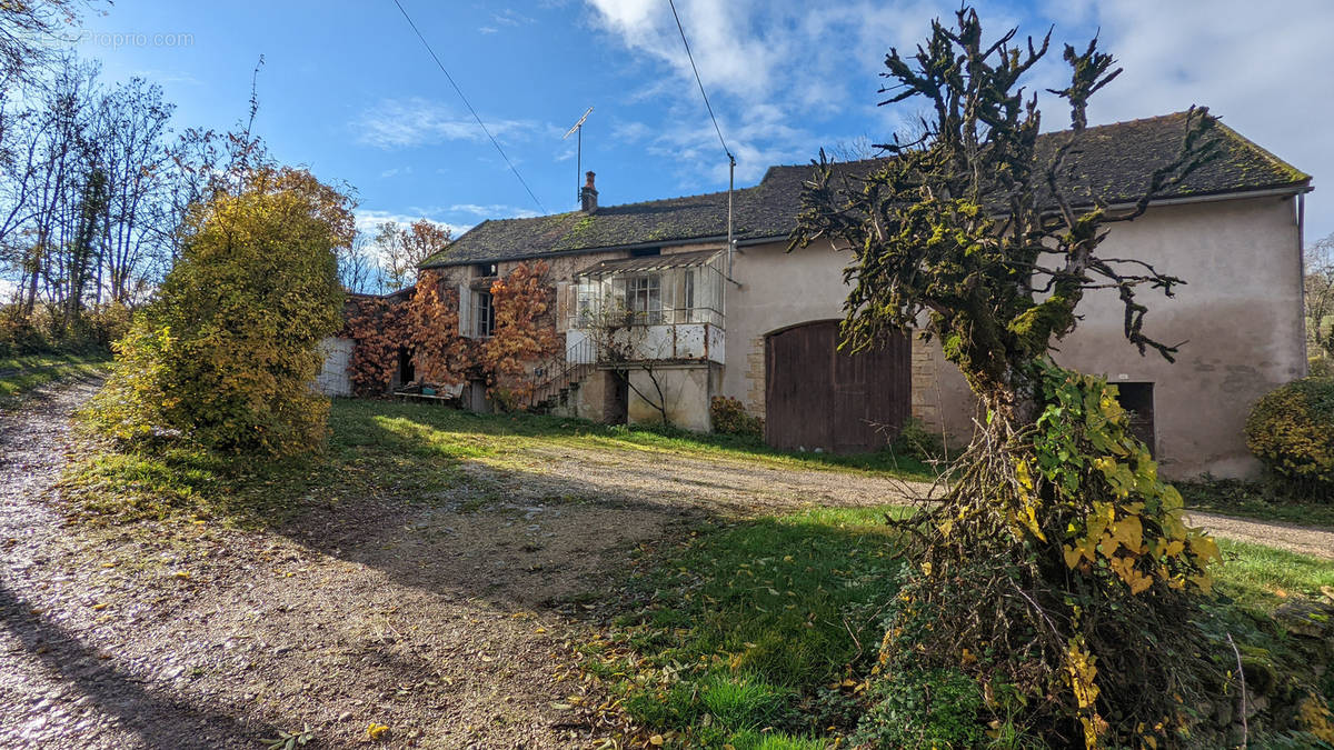 Maison à MASSINGY-LES-SEMUR