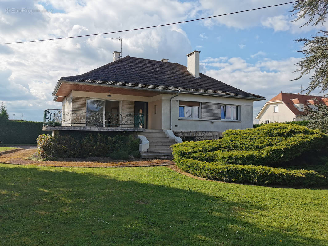 Maison à SAULON-LA-CHAPELLE