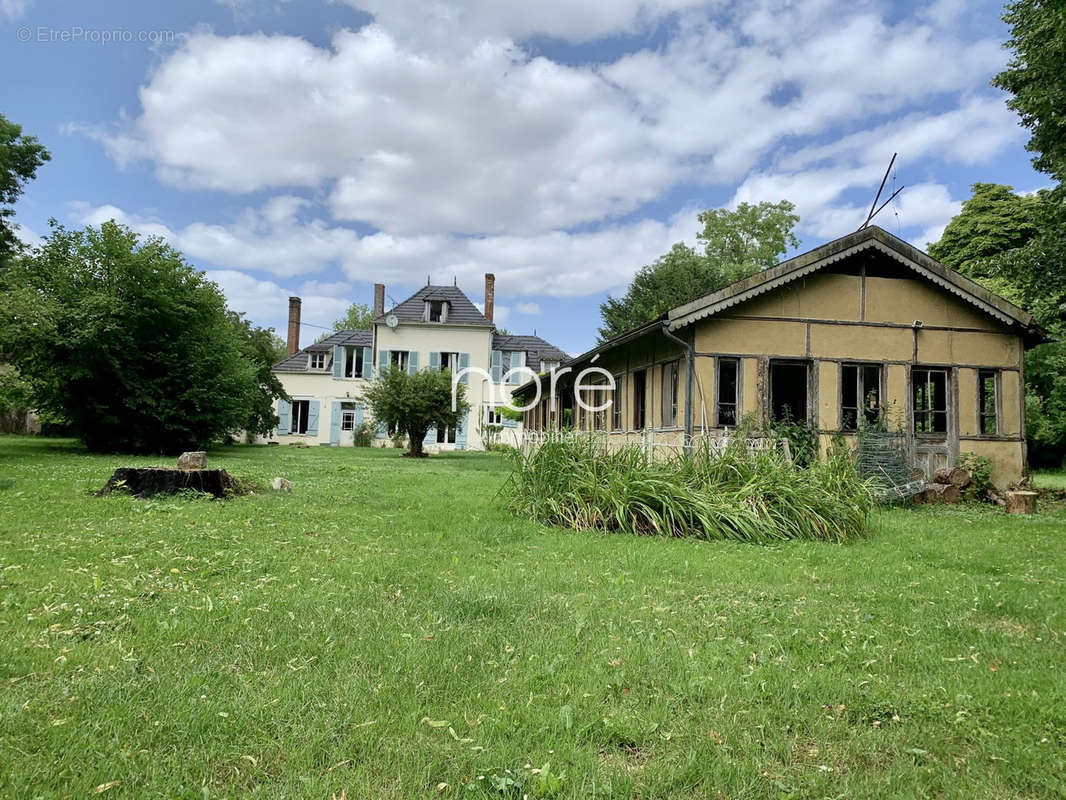 Maison à BRIENON-SUR-ARMANCON