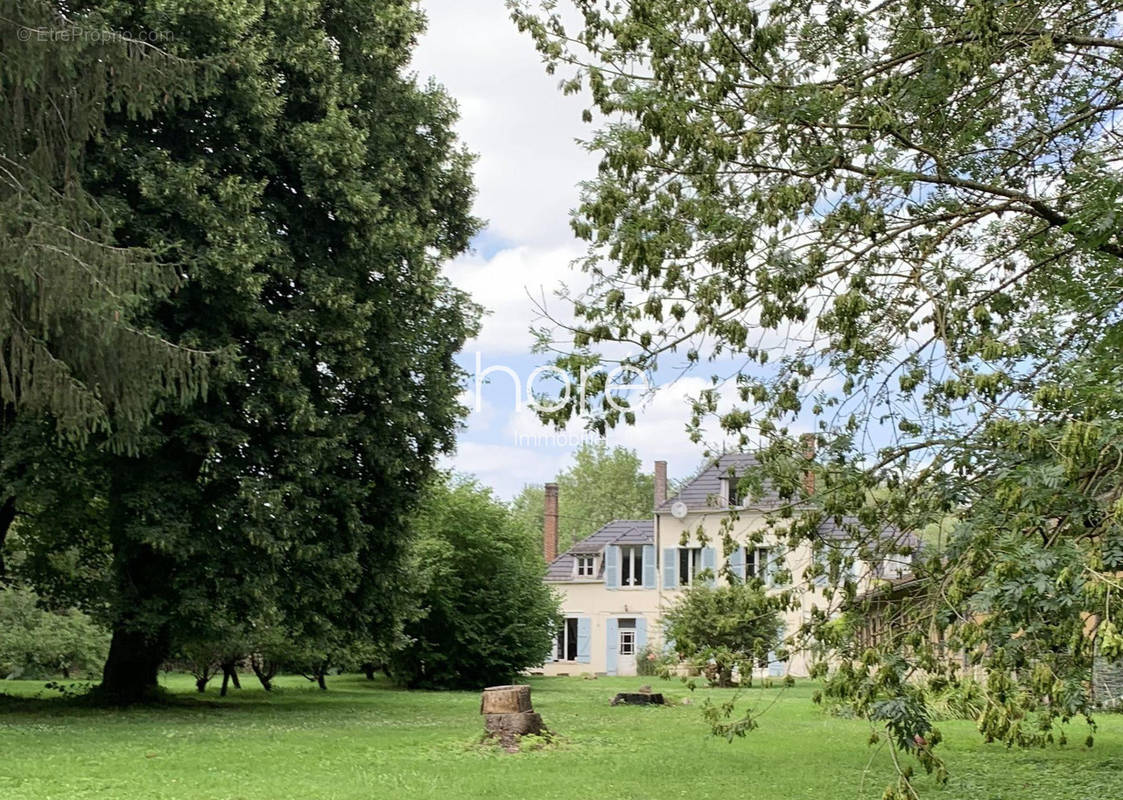 Maison à BRIENON-SUR-ARMANCON