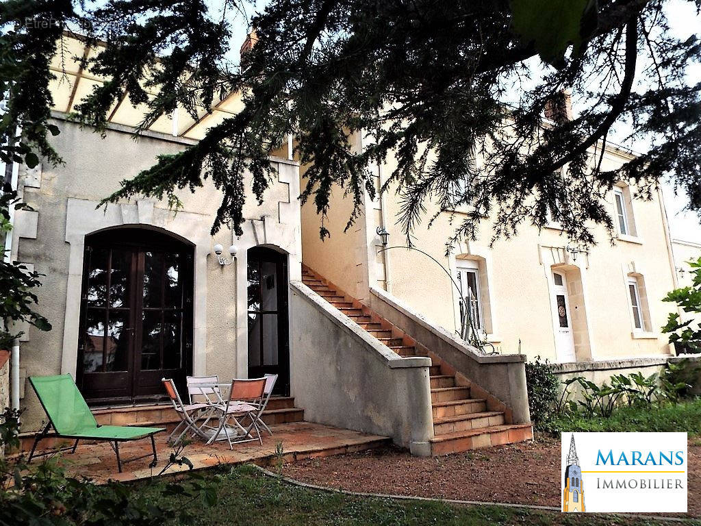 Façade avec accès terrasse bureau à l&#039;étage - Maison à L&#039;ILE-D&#039;ELLE