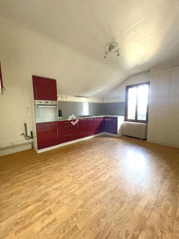 Appartement à COLLONGES-SOUS-SALEVE