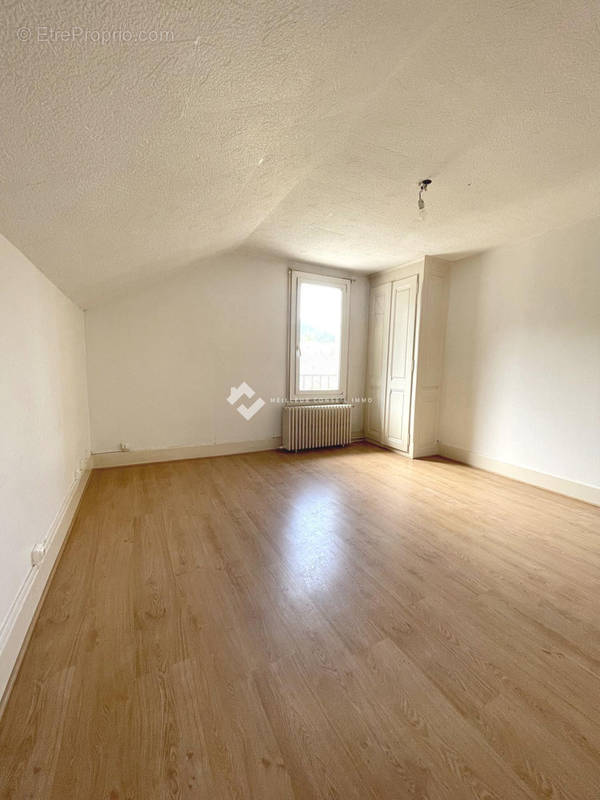 Appartement à COLLONGES-SOUS-SALEVE