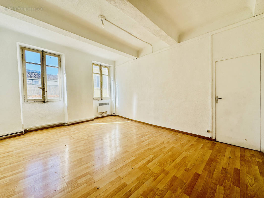 Appartement à MARSEILLE-1E