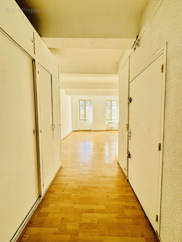 Appartement à MARSEILLE-1E