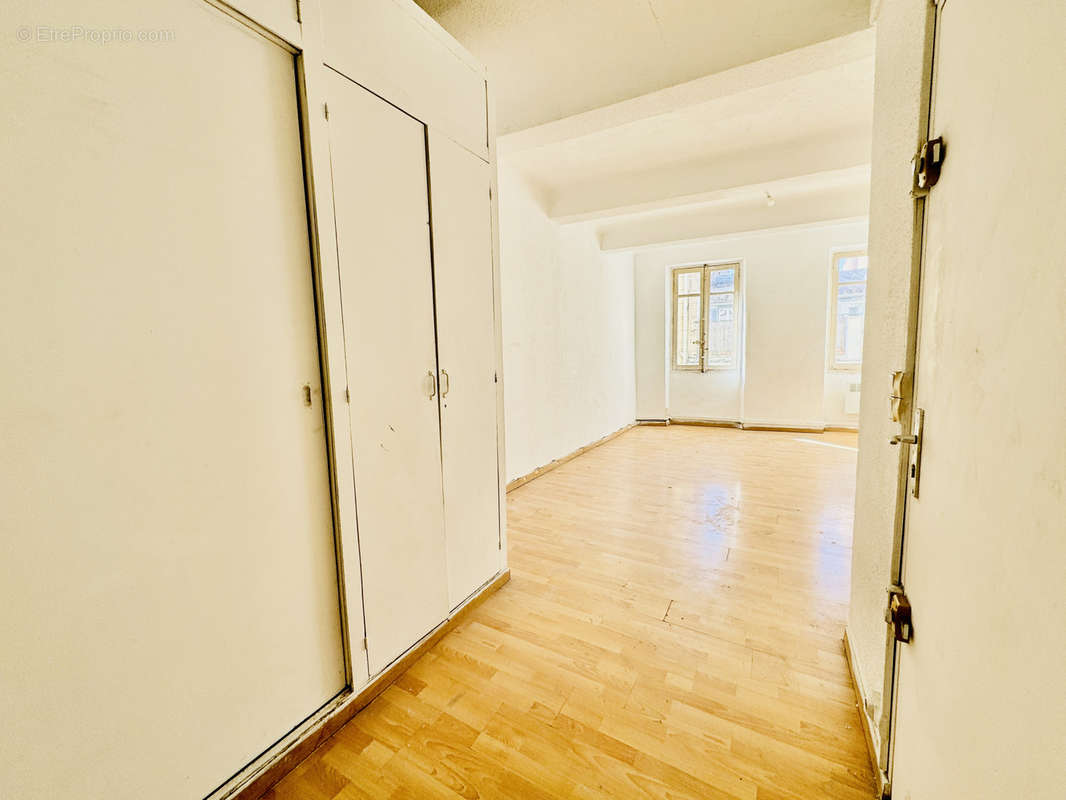 Appartement à MARSEILLE-1E