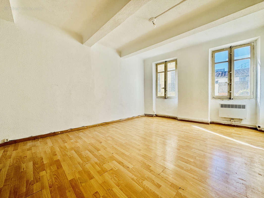 Appartement à MARSEILLE-1E