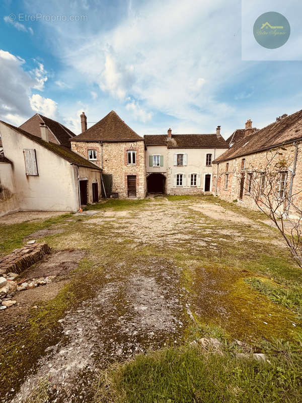 Appartement à CHEROY