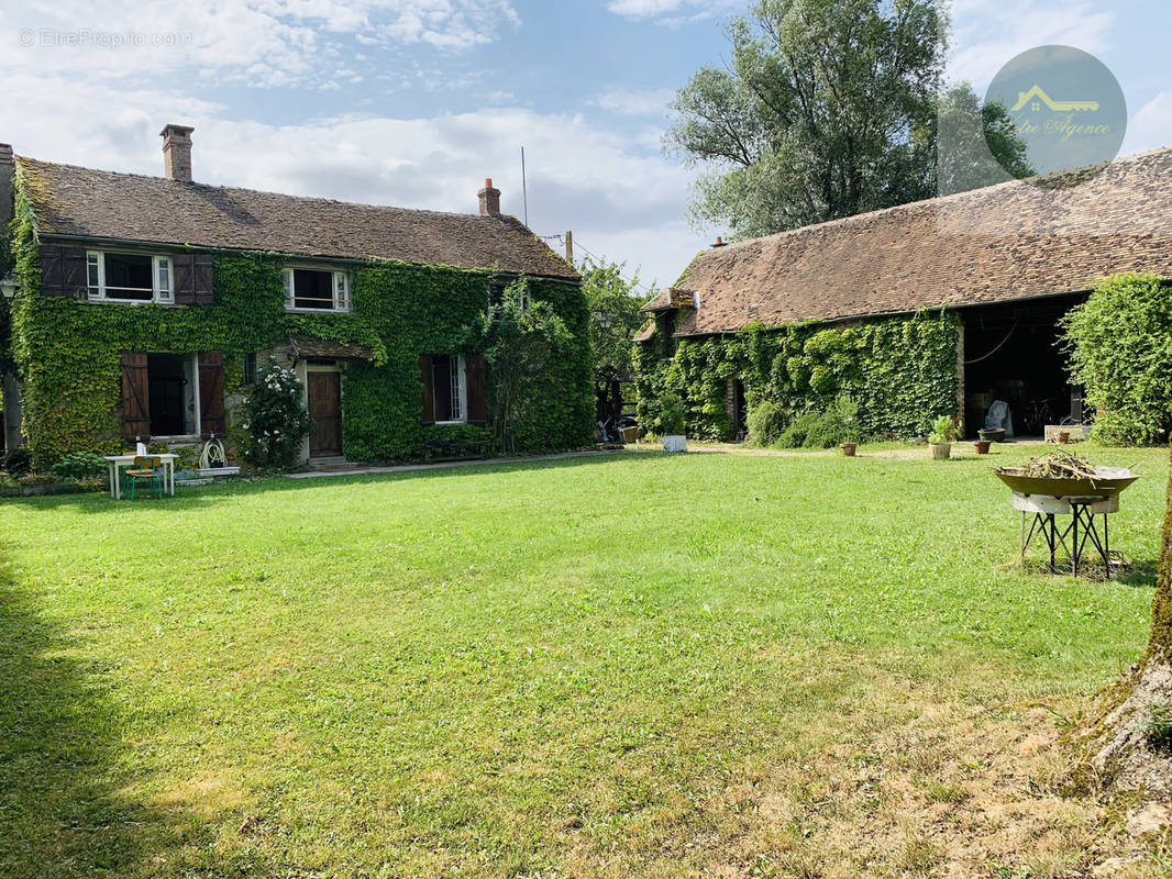 Maison à MONTACHER-VILLEGARDIN