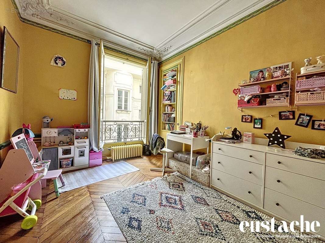 Appartement à PARIS-10E