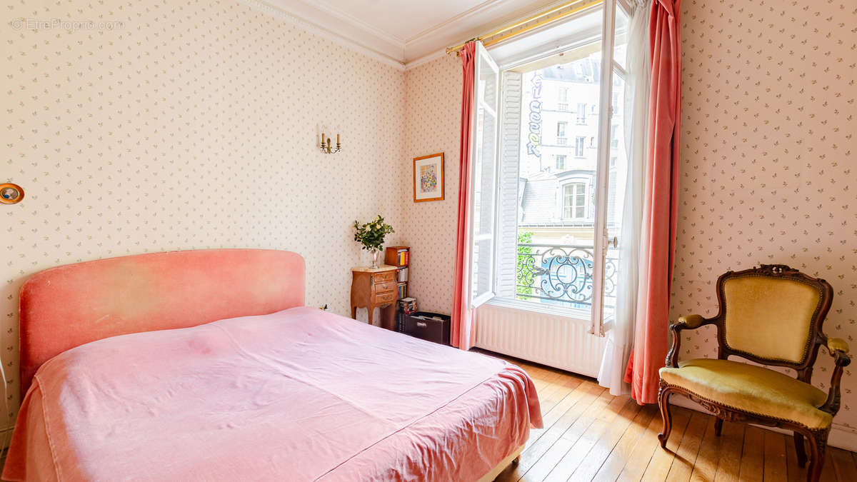 Appartement à PARIS-9E