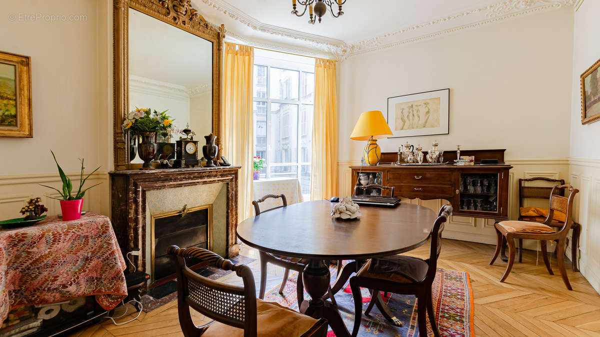 Appartement à PARIS-9E