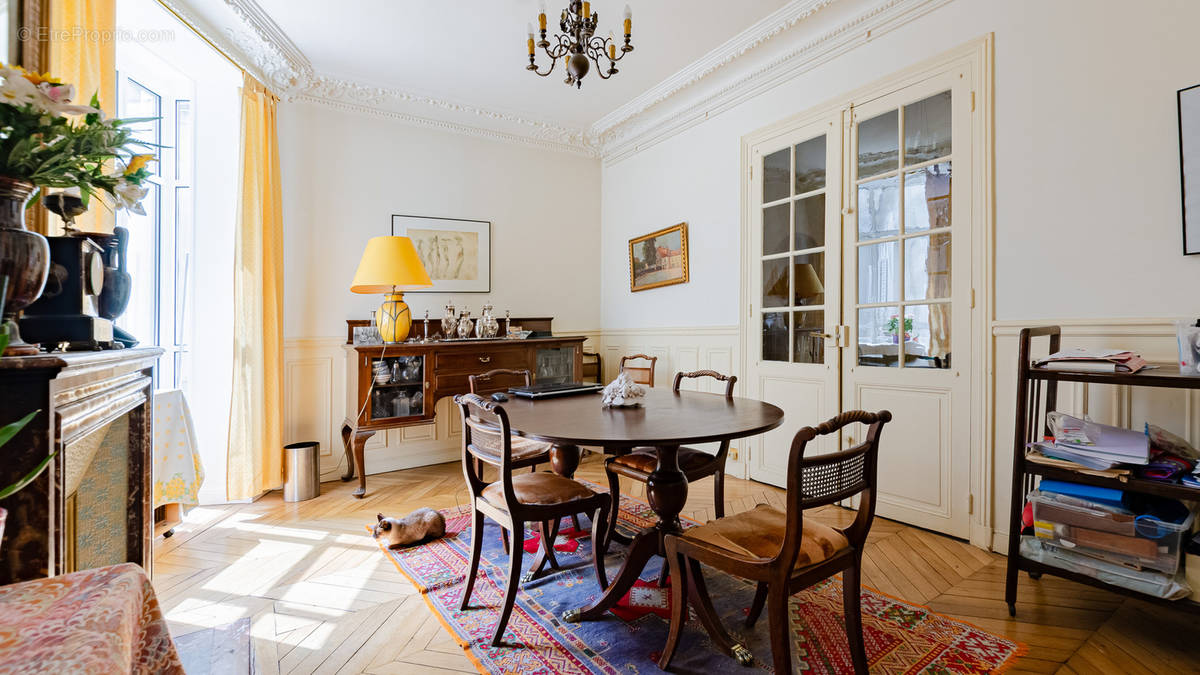 Appartement à PARIS-9E