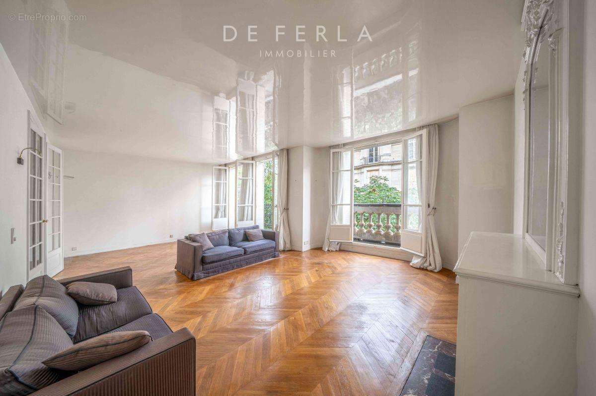 Appartement à PARIS-7E