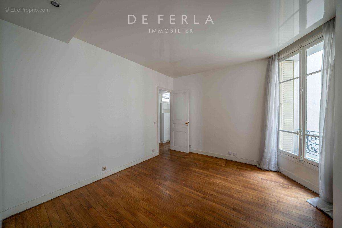 Appartement à PARIS-7E