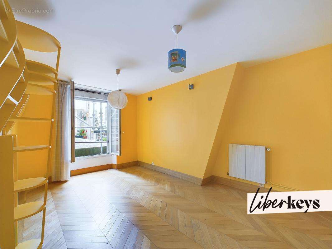 Appartement à PARIS-10E