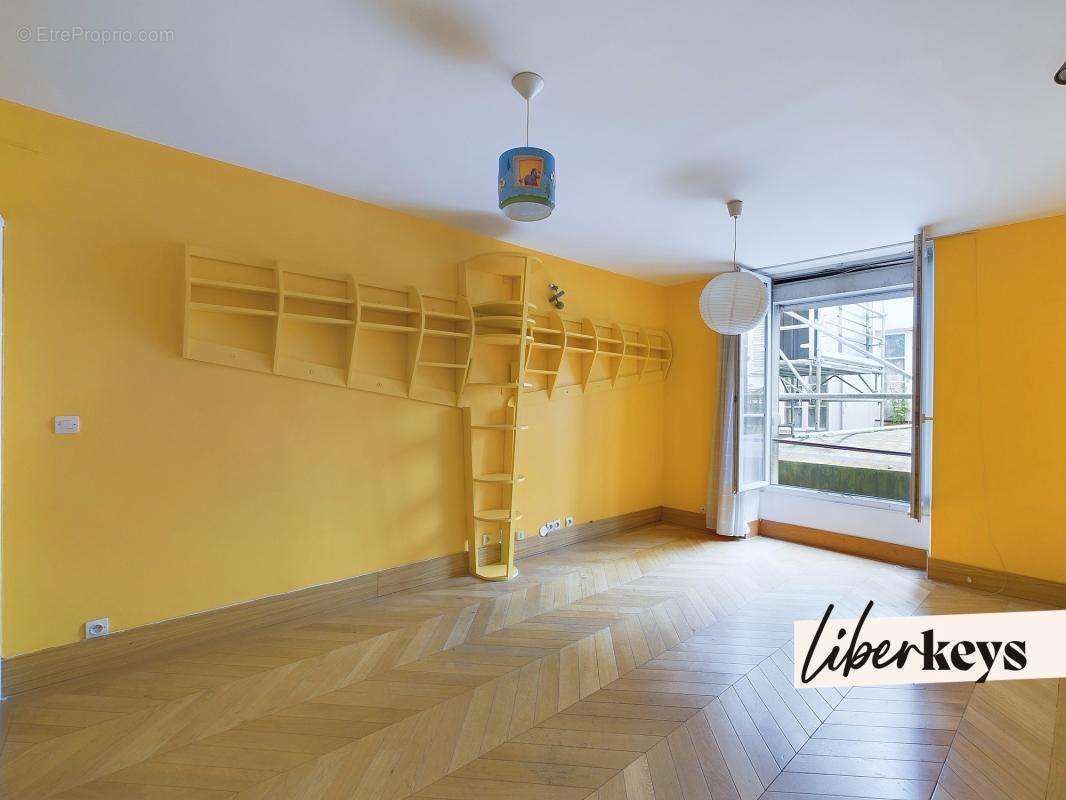 Appartement à PARIS-10E