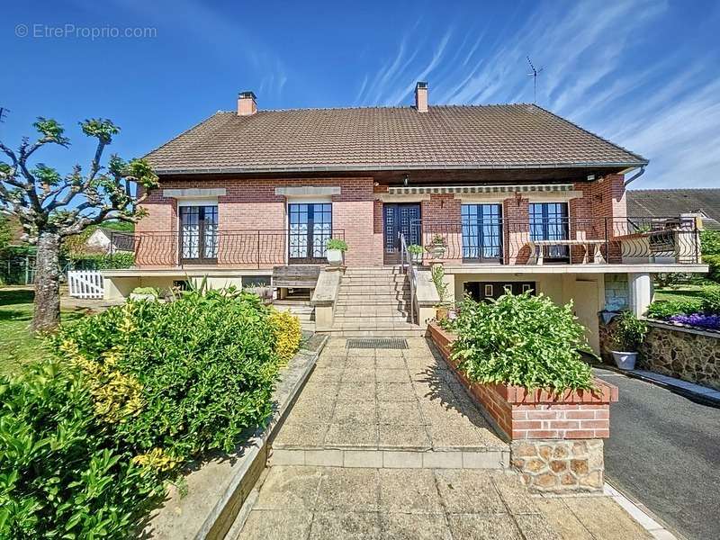 Maison à ANIZY-LE-CHATEAU