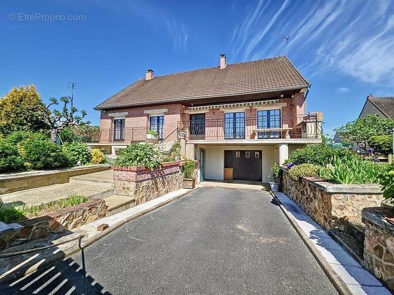 Maison à ANIZY-LE-CHATEAU