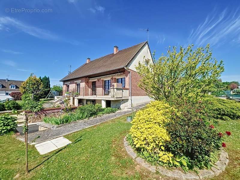 Maison à ANIZY-LE-CHATEAU