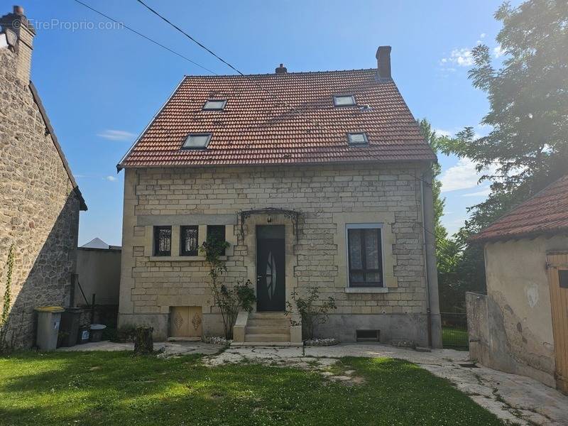 Maison à VAILLY-SUR-AISNE