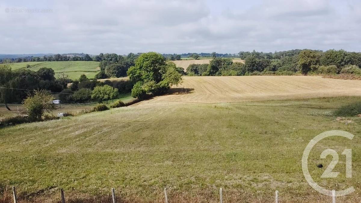 Terrain à EYJEAUX