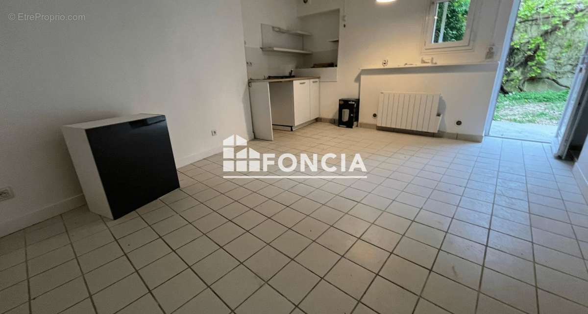 Appartement à SAULX-LES-CHARTREUX