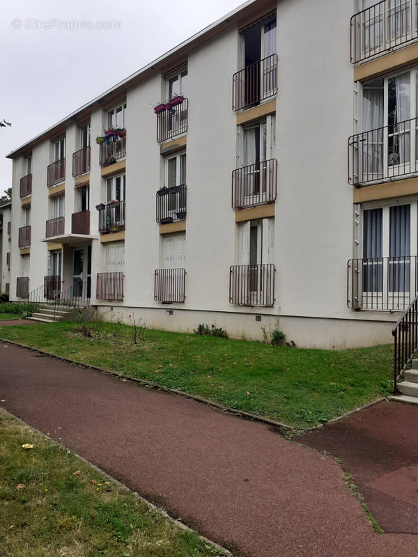 Appartement à EZANVILLE